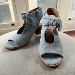 Bernardo Light Blue Suede Knotted Peep-Toe Heels